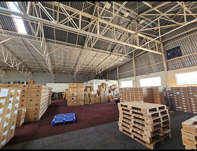 4,665M² WAREHOUSE TO LET IN LINBRO PARK